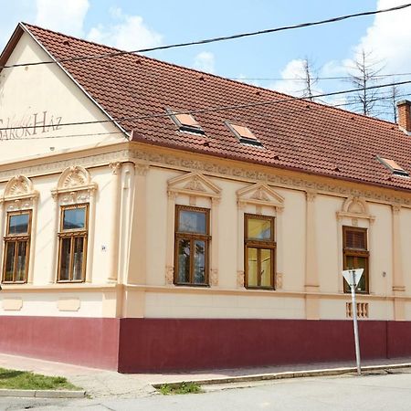 Отель Sarok Vendeghaz Виллань Экстерьер фото